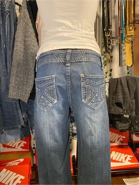 Liquid Jeans Blue Denim Capris with Double Button